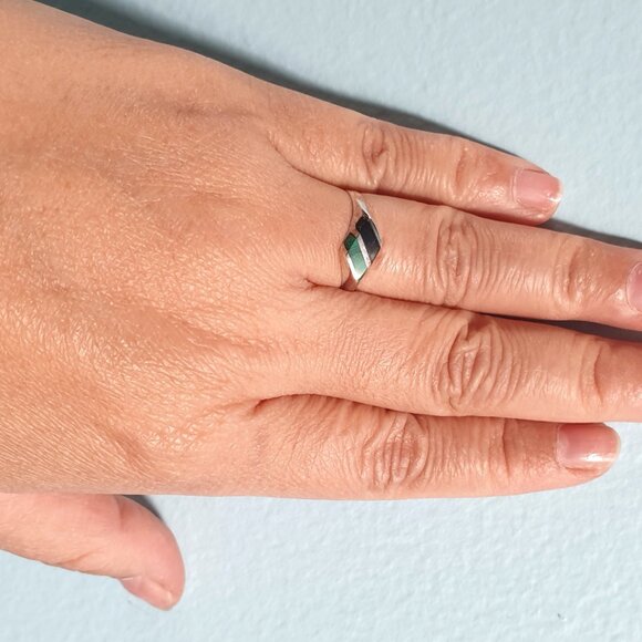 Pretty Vintage Diagonal Malachite & Black Onyx Sterling Silver Dainty Ring - Picture 6 of 9